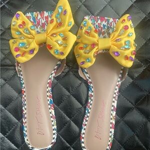 Betsy Johnson yellow embellished bow square toe slip on sandal